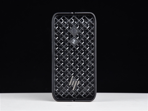 体积比NAS更小巧，性能却超越台式机！锐龙AIMax+PRO395迷你电脑实测体验