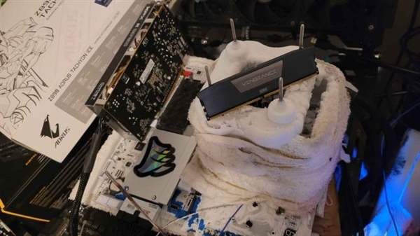 DDR5超频领域再创新高，一举突破13153MT/s的惊人纪录