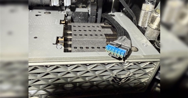 还怎么敢安心使用：又出现一起RX9070XT显卡12V-2x6接口烧毁事件！