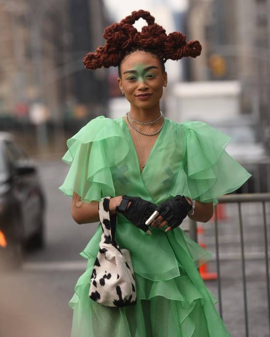 顽皮狗最新力作《星际：异端先知》的女主角演员喜获大奖！她手捧奖杯，脸上洋溢着灿烂的笑容，嘴角都快咧到耳根了