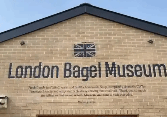 韩国知名贝果店员工猝死，疑与每周80小时工作时长有关