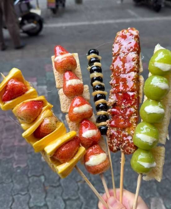 第一批奶皮子糖葫芦“受害者”已出现女子因沉迷奶皮子糖葫芦吃出糖化脸