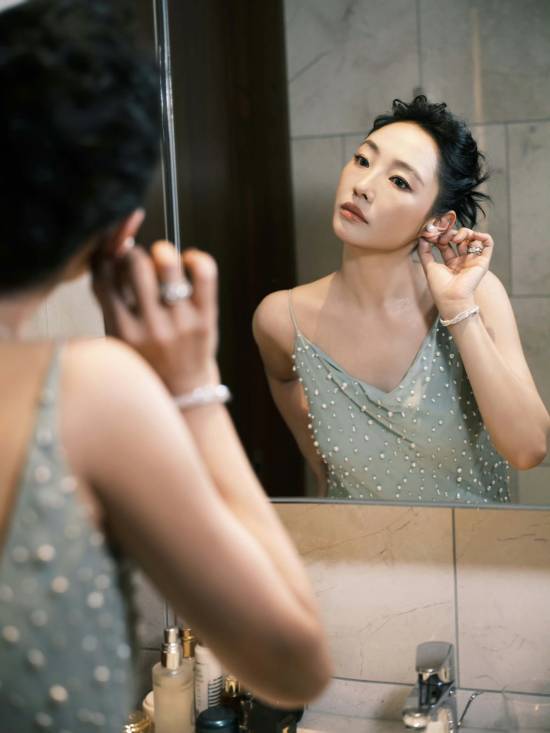 白百何无缘东京电影节，粉丝质疑评奖公正性；桂纶镁对此作出回应