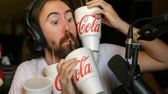美国游戏主播沉迷碳酸饮料，自称因此拥有了“超能力”