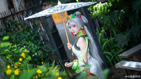 LPL美女主持演绎《英雄联盟》拉克丝国风皮肤：化身超萌熊猫娃娃！