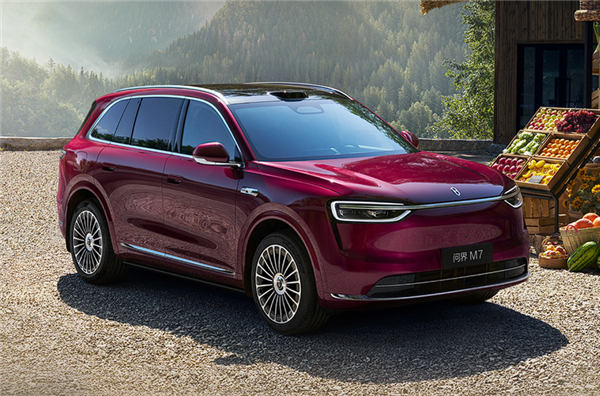 10月高端增程SUV销量榜单公布：问界M7、M8、M9三款车型强势占据领先位置