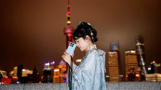 前美女经理分享魅族22月白天青配色机型：其夜景拍摄效果着实令人惊艳