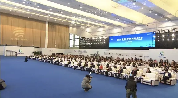 曾毓群透露：巧克力换电系统搭载宁德时代最新耐高温电池，无需水冷装置