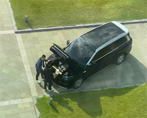 零跑D19前备舱功能曝光：配备220V电源与排水通道，可放置电磁炉烹饪