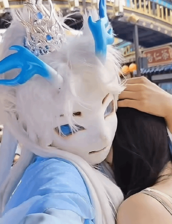 曾因出轨遭辞退的万岁山网红NPC“蓝狐狸”短暂回归一日后再度被解雇