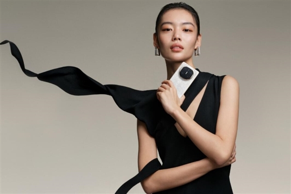 华为MateX7首发配备定制20GB内存，本月即将亮相