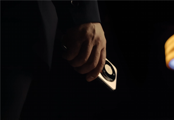 余承东提前体验华为Mate80ProMax!首发麒麟9030与20GB内存