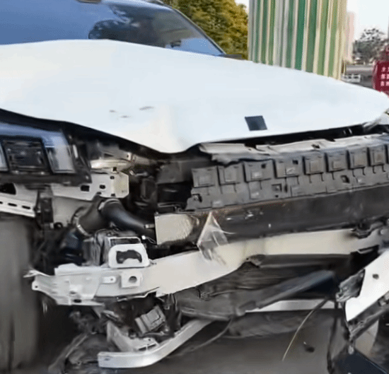 领克900车主反映事故发生后安全带未锁死，导致其母亲九级伤残，官方已作出回应