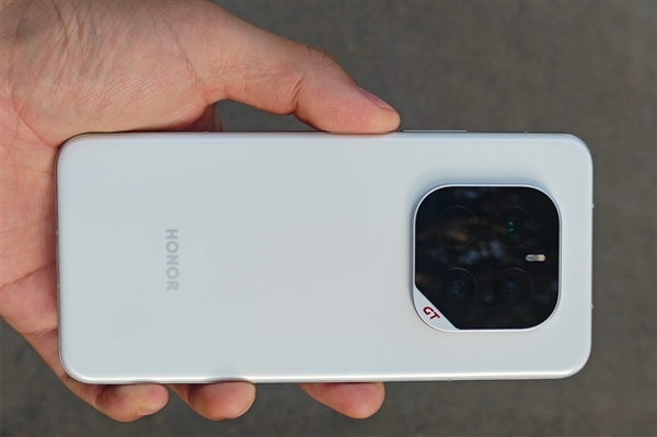 荣耀GT2Pro核心亮点盘点：搭载骁龙8E5芯片与8500mAh大电池性能续航双维度领跑同级