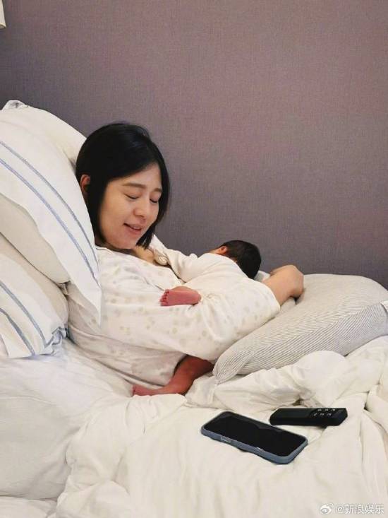 《仙剑》中“阿奴”的扮演者刘品言喜得爱女，她笑言：“你是奔着漂亮才来的吧！”