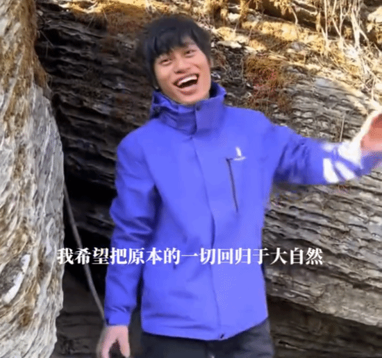 荒野求生赛事休整期人气选手林北重返赛场清理垃圾