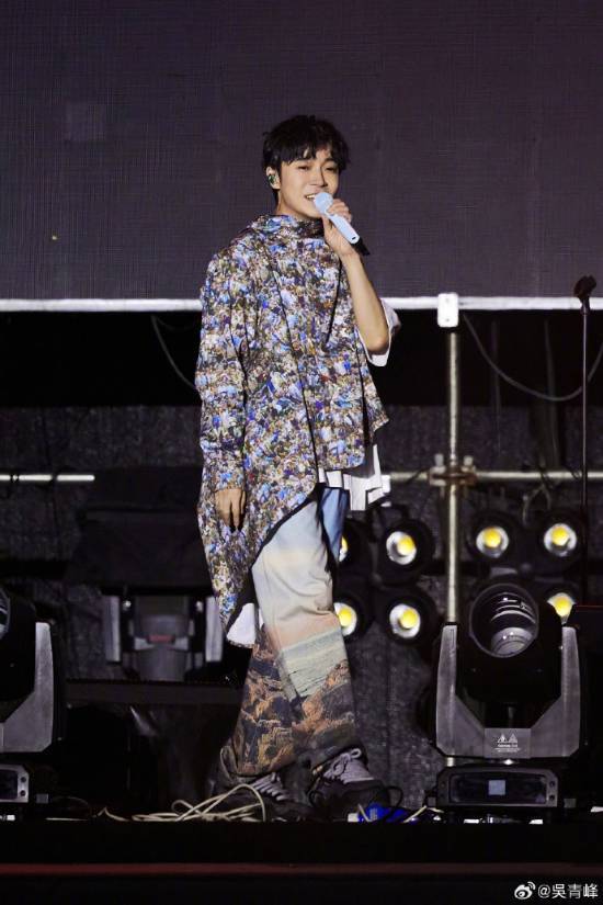 吴青峰透露明年将暂停公开活动，称现有正常收入足够自己用一辈子