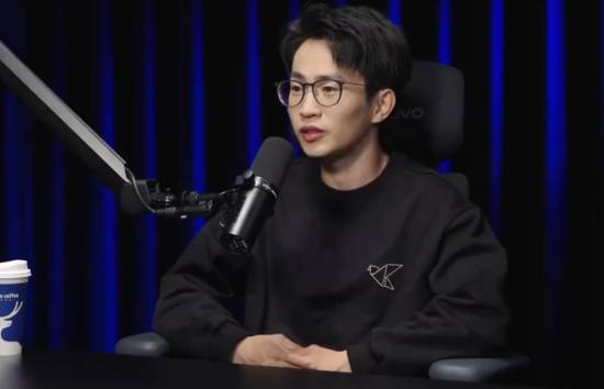 何同学表示自己当时确实被吓到了，罗永浩则建议他最好早点招个公关人员