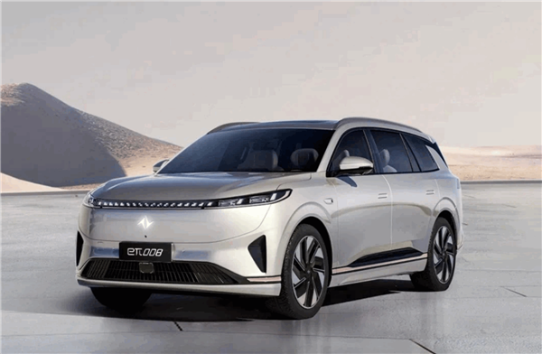 东风eπ008在倒车过程中突然出现全车断电的情况，客服回应称当电量低于20%时，这种现象有一定概率发生。