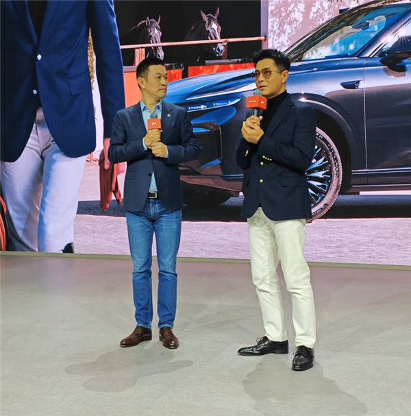李斌坦言，若能回到2017年，选择做增程车型多赚些钱也是不错的选择