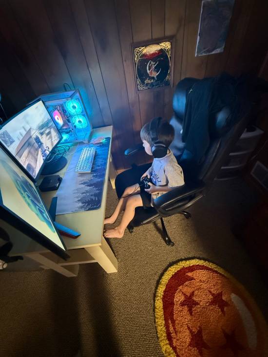 玩家给儿子准备了PS5当作圣诞礼物，评论区的网友们纷纷抢着喊爸爸