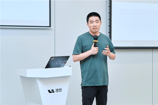 李想坦承错误：回归创业初心！自研M100芯片很快落地