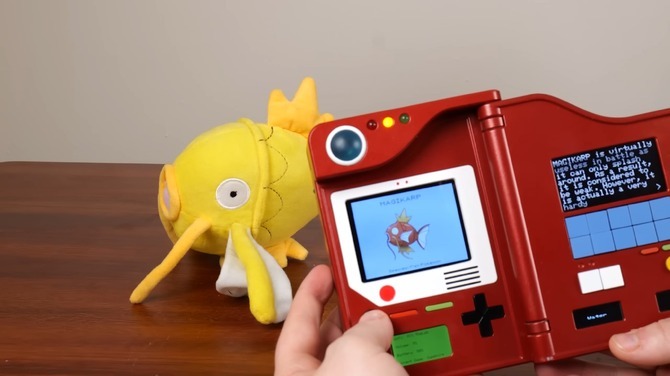 手工达人自制《宝可梦》图鉴复刻终端丰富功能致敬经典原作