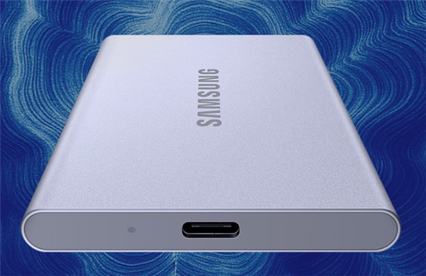 三星T7焕新版移动固态硬盘首发价999元起，机身采用再生铝材质打造