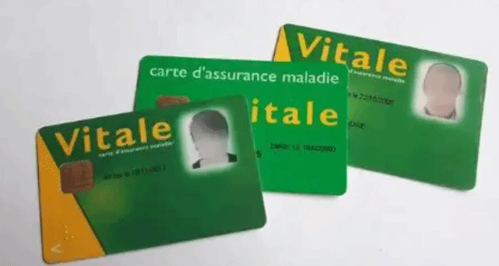 工作人员误开死亡证明，老妇奔波证明自身存活