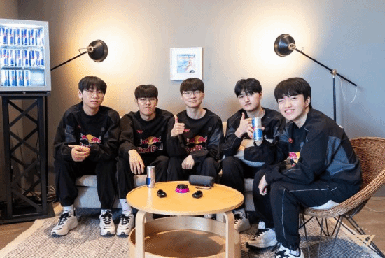 《英雄联盟》红牛杯赛事中G2碾压T1全新阵容网友狠批新援首秀表现糟糕透顶