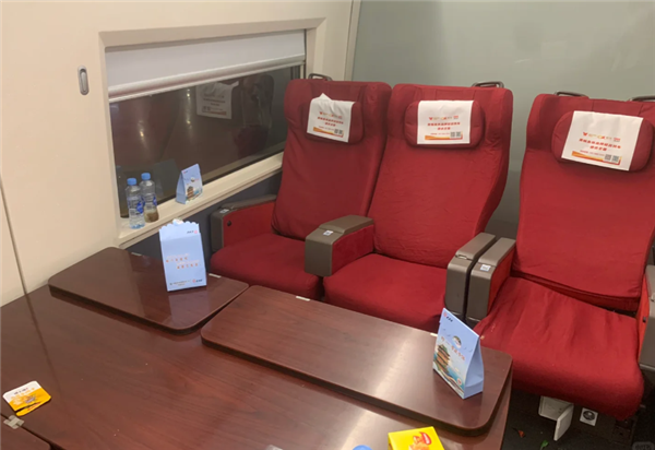 高铁特等座采用面对面布局包间设计遭吐槽似会议室！12306作出回应