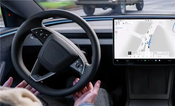 用户对特斯拉FSDv14.2.1的使用体验表示不满：速度档位设置差异过大，切换时车辆速度会突然下降