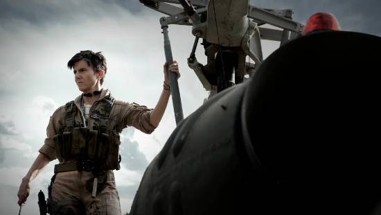 “大胆呈现！扎克·施耐德新片竟是‘火辣女同动作片’！”