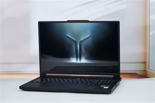 专业OLED超竞屏加持！联想拯救者Y9000P2025AI元启游戏本精美图赏