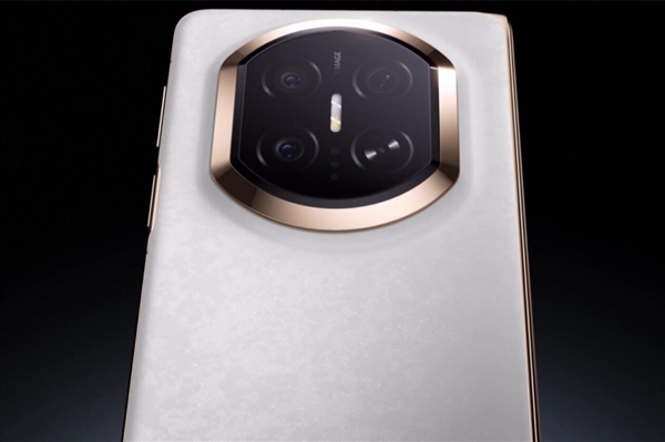 冠军傅园慧为妈妈更换了华为MateX7，原因是她觉得苹果手机的拍照效果不够理想