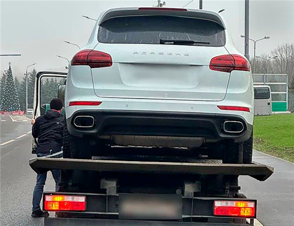 俄罗斯数百辆保时捷突发断油熄火故障车主无奈求助黑客解决问题