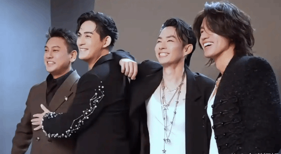 朱孝天妻子谈及丈夫被退出F4一事，表示内心十分揪心，透露他曾为组合合体一个月减重30斤