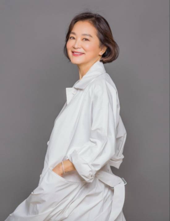 林青霞透露自家豪宅被大批蟑螂侵占，屋内上演“人螂大战”