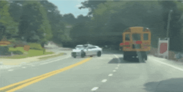 Waymo无奈召回车辆！校车难题始终无法攻克，被发现19次违规超车