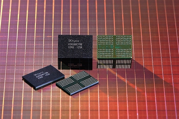 存储现货价格年内涨幅超4倍手机厂商库存创历史新低：或将被迫通过减配或涨价应对