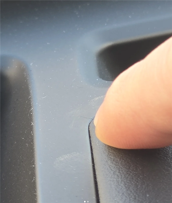 魏牌针对蓝山车主反映的车辆仪表饰板开裂问题作出回应：提供免费更换服务，且该部件享受终身质保