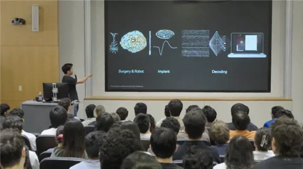 马斯克脑机接口公司实现技术新突破：1.5秒即可完成植入，超万名患者排队等待植入