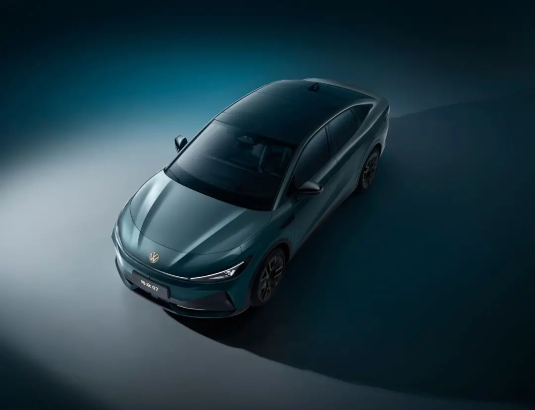 有消息透露，大众与小鹏合作推出的首款车型以及众07，计划于12月31日正式落地