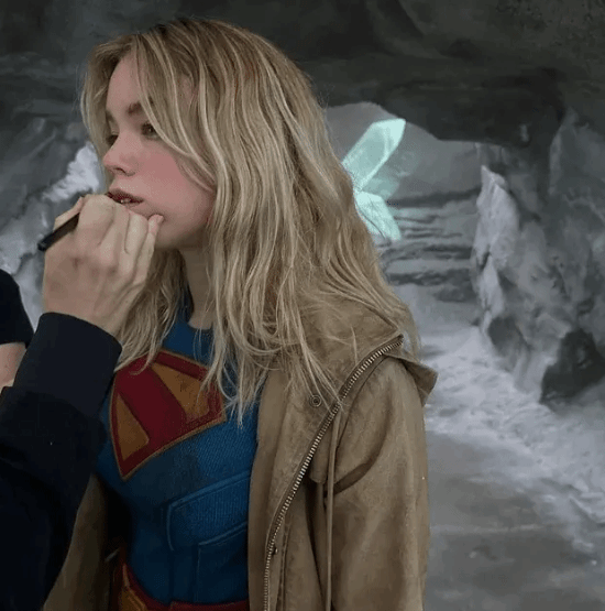 DCU《超女》首张海报曝光：超人表姐又美又飒！