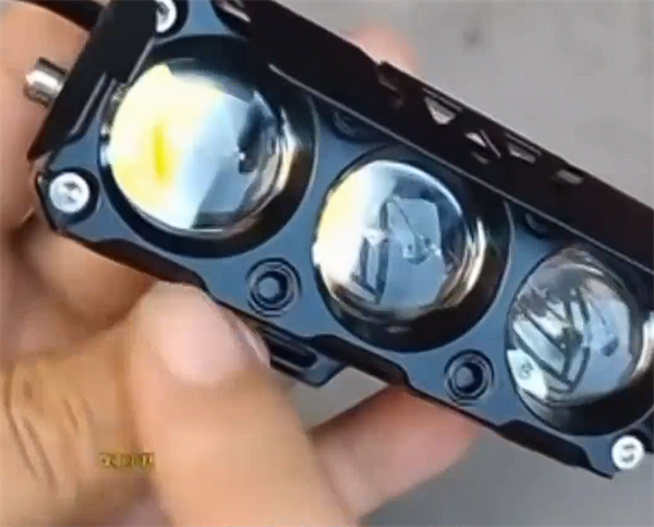 “强光刺客”不再横行！上海严打电动车头灯改装行为，违规者最高可罚200元