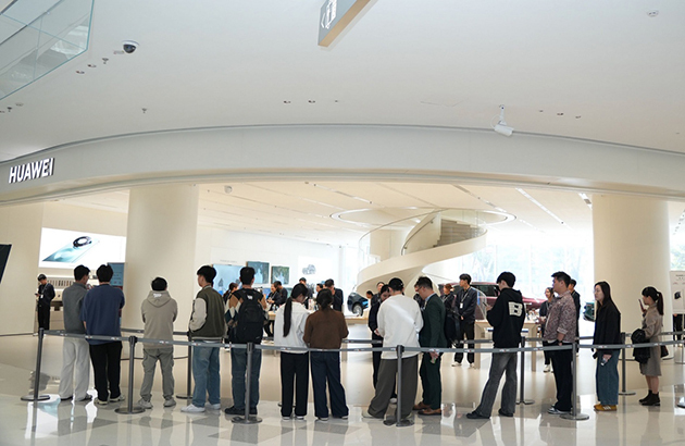 华为手机国内市场份额连续两周超过苹果，重新夺回国内市场份额榜首位置