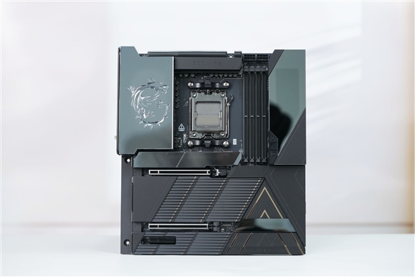 限量1000块！微星MEGX870EGODLIKEXEDITION主板高清图赏