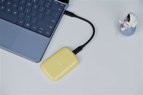 可磁吸适配iPhone！长江存储致态灵潮流版2TB移动SSD图赏