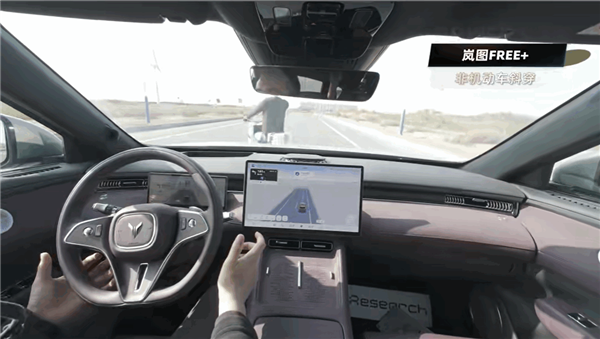 9款热门车型实测应对电瓶车斜穿路口场景的AEB系统：测试结果显示六款车未能成功识别并制动