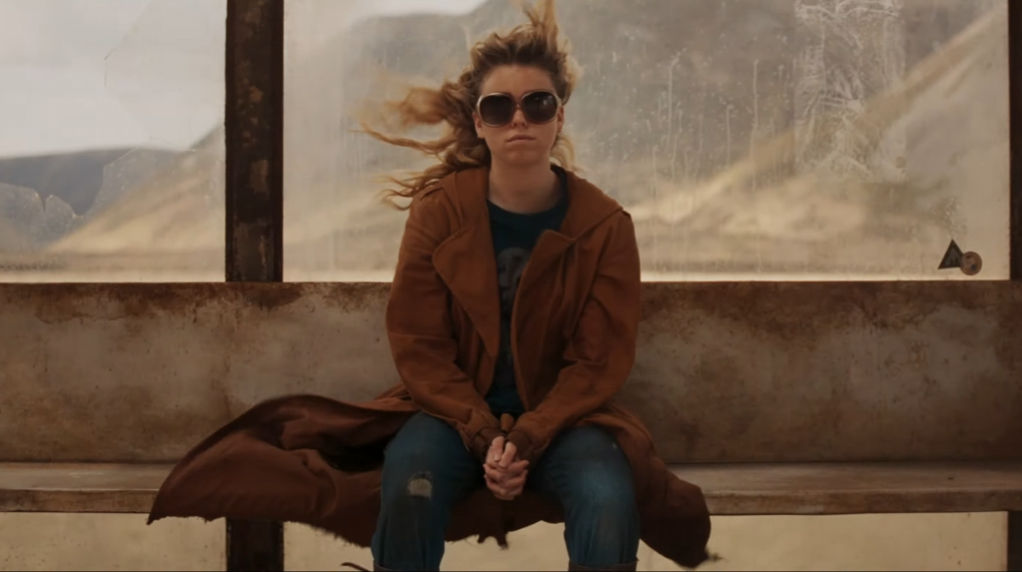 《超级少女》首支预告亮相：满溢银河护卫队风格，杰森·莫玛饰演的暴狼短暂现身